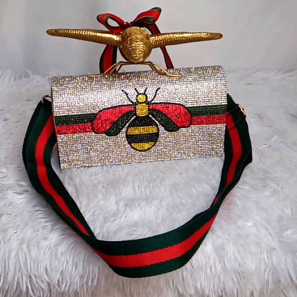 Bee Embellished Clutch Bag 🐝 - Picture 6 of 17
